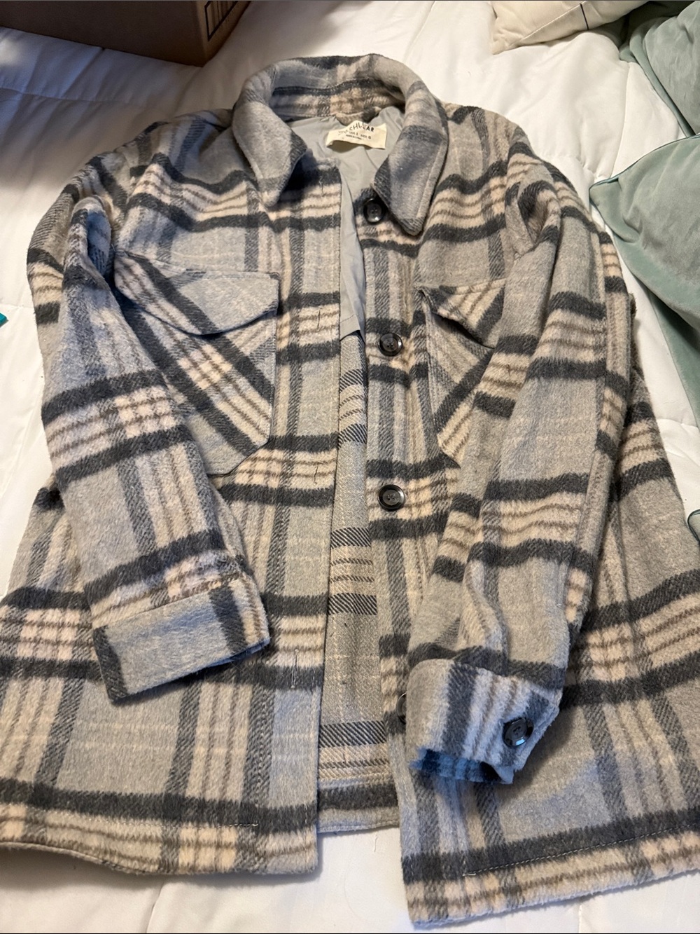Women’s Ashley outerwear Cozy Plaid Button-Front Shacket in Gray and Cream large
